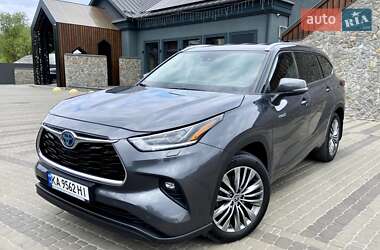 Позашляховик / Кросовер Toyota Highlander 2021 в 