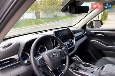 Позашляховик / Кросовер Toyota Highlander 2021 в 