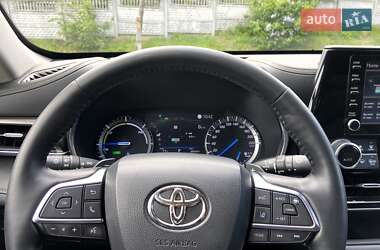 Позашляховик / Кросовер Toyota Highlander 2021 в 