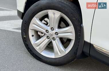 Позашляховик / Кросовер Toyota Highlander 2013 в 