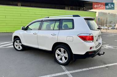Позашляховик / Кросовер Toyota Highlander 2013 в 