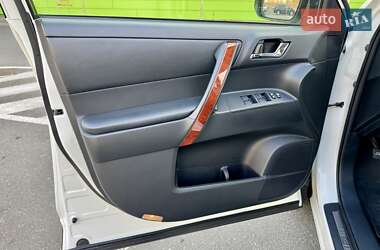 Позашляховик / Кросовер Toyota Highlander 2013 в 