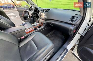 Позашляховик / Кросовер Toyota Highlander 2013 в 