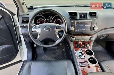 Позашляховик / Кросовер Toyota Highlander 2013 в 