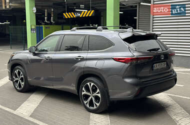 Позашляховик / Кросовер Toyota Highlander 2023 в 