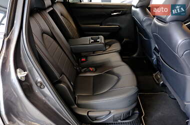 Внедорожник / Кроссовер Toyota Highlander 2023 в 