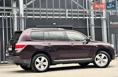 Внедорожник / Кроссовер Toyota Highlander 2012 в 