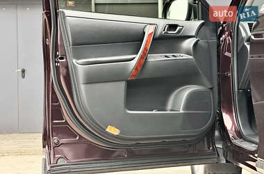 Внедорожник / Кроссовер Toyota Highlander 2012 в 
