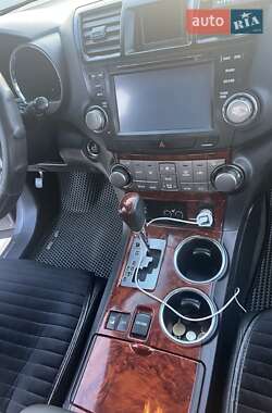 Внедорожник / Кроссовер Toyota Highlander 2012 в 