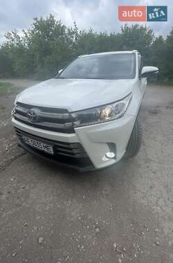 Внедорожник / Кроссовер Toyota Highlander 2018 в Кривом Роге