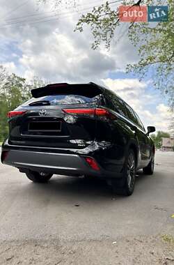 Позашляховик / Кросовер Toyota Highlander 2020 в 