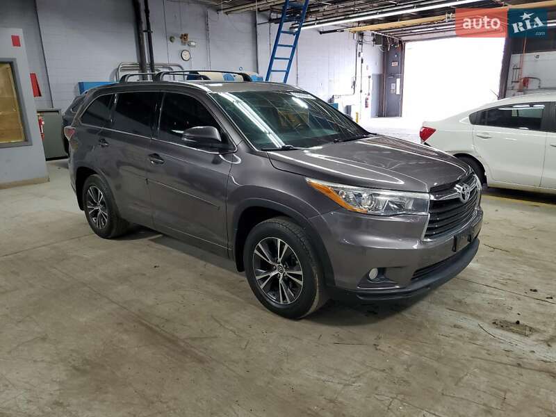 Toyota Highlander 2016