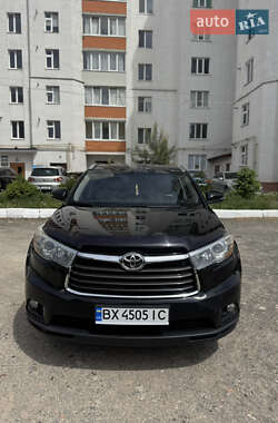 Внедорожник / Кроссовер Toyota Highlander 2016 в 