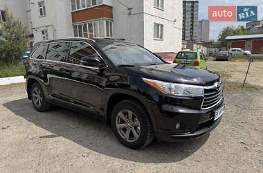 Внедорожник / Кроссовер Toyota Highlander 2016 в 