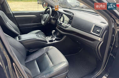 Внедорожник / Кроссовер Toyota Highlander 2016 в 