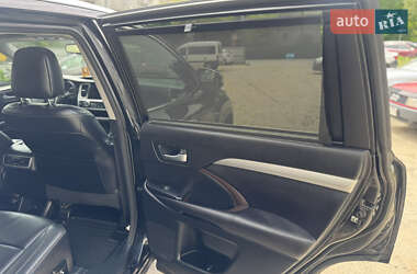 Внедорожник / Кроссовер Toyota Highlander 2016 в 