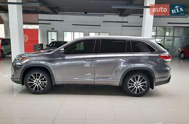 Позашляховик / Кросовер Toyota Highlander 2020 в 