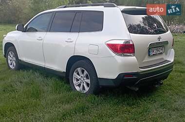 Позашляховик / Кросовер Toyota Highlander 2013 в 