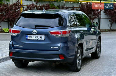 Внедорожник / Кроссовер Toyota Highlander 2016 в 