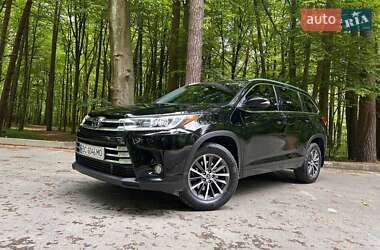 Позашляховик / Кросовер Toyota Highlander 2016 в 