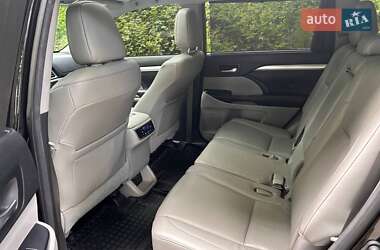 Позашляховик / Кросовер Toyota Highlander 2016 в 