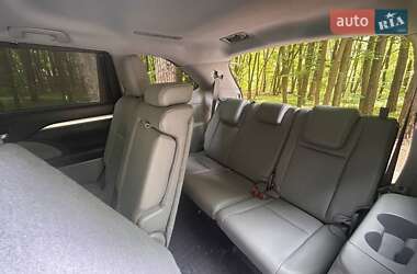 Позашляховик / Кросовер Toyota Highlander 2016 в 
