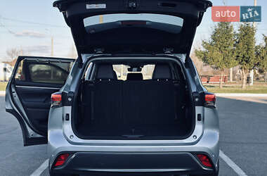 Внедорожник / Кроссовер Toyota Highlander 2020 в 