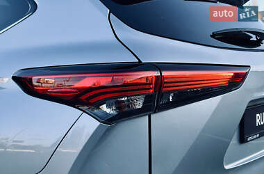 Внедорожник / Кроссовер Toyota Highlander 2020 в 