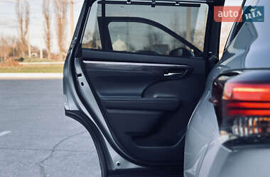 Внедорожник / Кроссовер Toyota Highlander 2020 в 