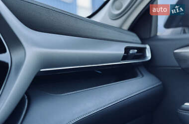 Внедорожник / Кроссовер Toyota Highlander 2020 в 