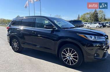 Внедорожник / Кроссовер Toyota Highlander 2017 в 