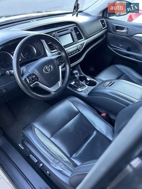 Внедорожник / Кроссовер Toyota Highlander 2017 в Киеве