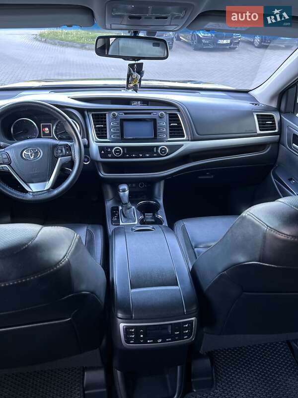 Внедорожник / Кроссовер Toyota Highlander 2017 в Киеве