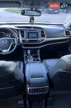 Внедорожник / Кроссовер Toyota Highlander 2017 в 