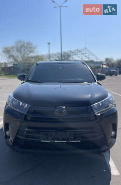 Позашляховик / Кросовер Toyota Highlander 2018 в Дніпрі