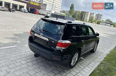 Позашляховик / Кросовер Toyota Highlander 2012 в 