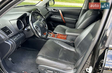 Позашляховик / Кросовер Toyota Highlander 2012 в 
