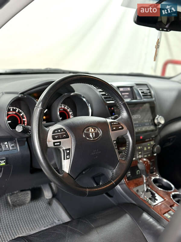 Позашляховик / Кросовер Toyota Highlander 2012 в Одесі