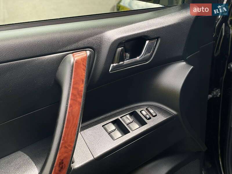 Внедорожник / Кроссовер Toyota Highlander 2012 в Днепре
