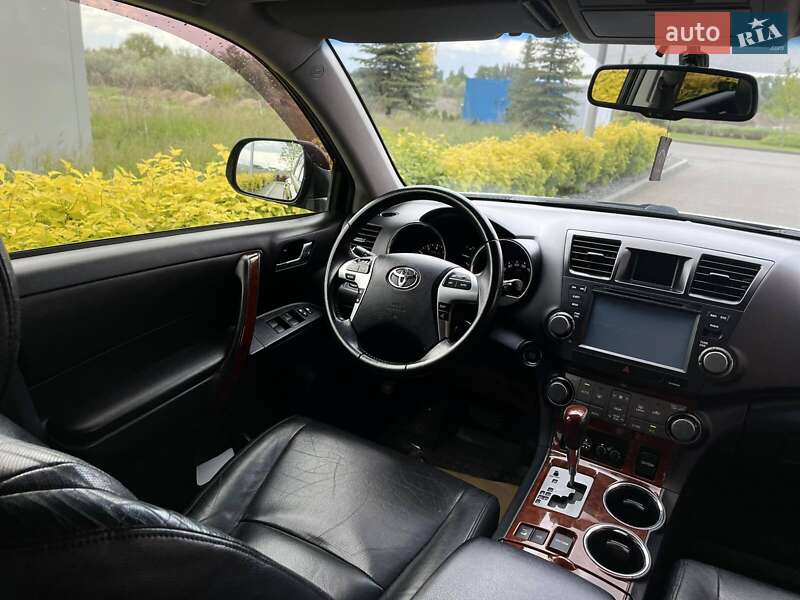 Внедорожник / Кроссовер Toyota Highlander 2012 в Днепре