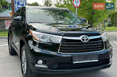 Внедорожник / Кроссовер Toyota Highlander 2014 в 