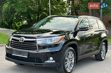 Внедорожник / Кроссовер Toyota Highlander 2014 в 