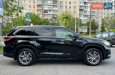 Внедорожник / Кроссовер Toyota Highlander 2014 в 