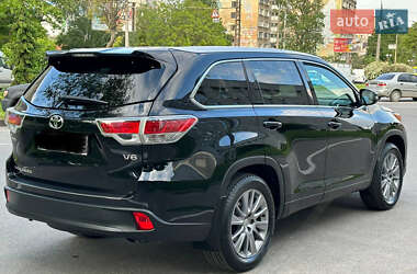 Внедорожник / Кроссовер Toyota Highlander 2014 в 