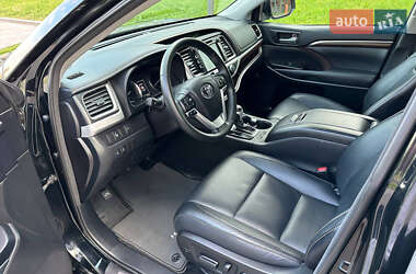 Внедорожник / Кроссовер Toyota Highlander 2014 в 