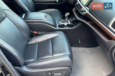 Внедорожник / Кроссовер Toyota Highlander 2014 в 