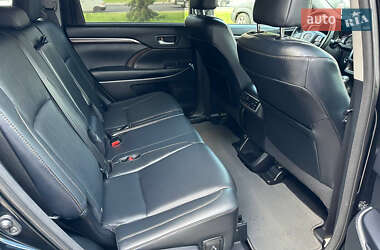 Внедорожник / Кроссовер Toyota Highlander 2014 в 