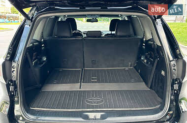 Внедорожник / Кроссовер Toyota Highlander 2014 в 