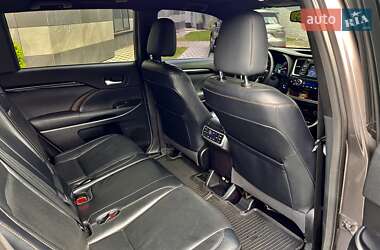 Внедорожник / Кроссовер Toyota Highlander 2014 в 