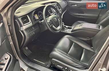 Внедорожник / Кроссовер Toyota Highlander 2014 в 